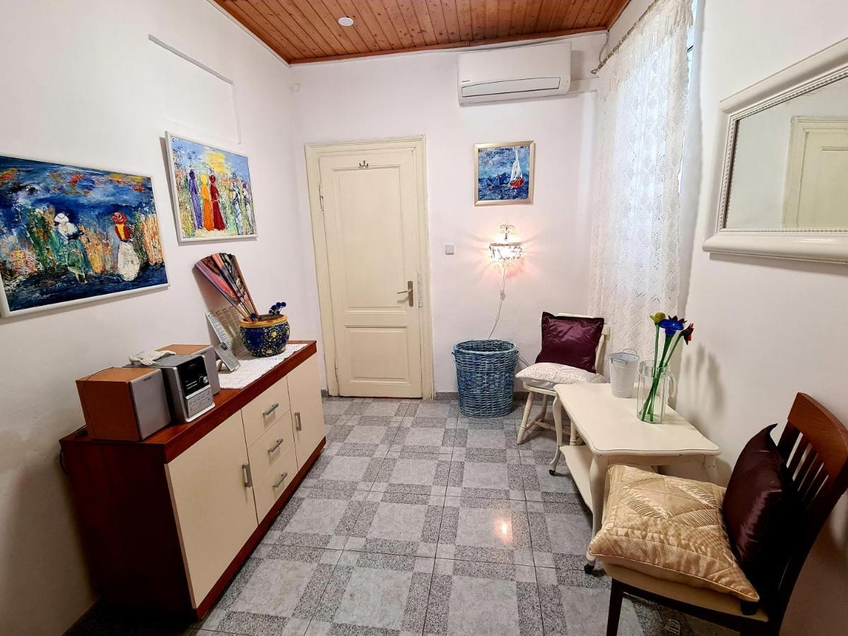 Yellow, Red & Blue Apartment สปลิท ภายนอก รูปภาพ