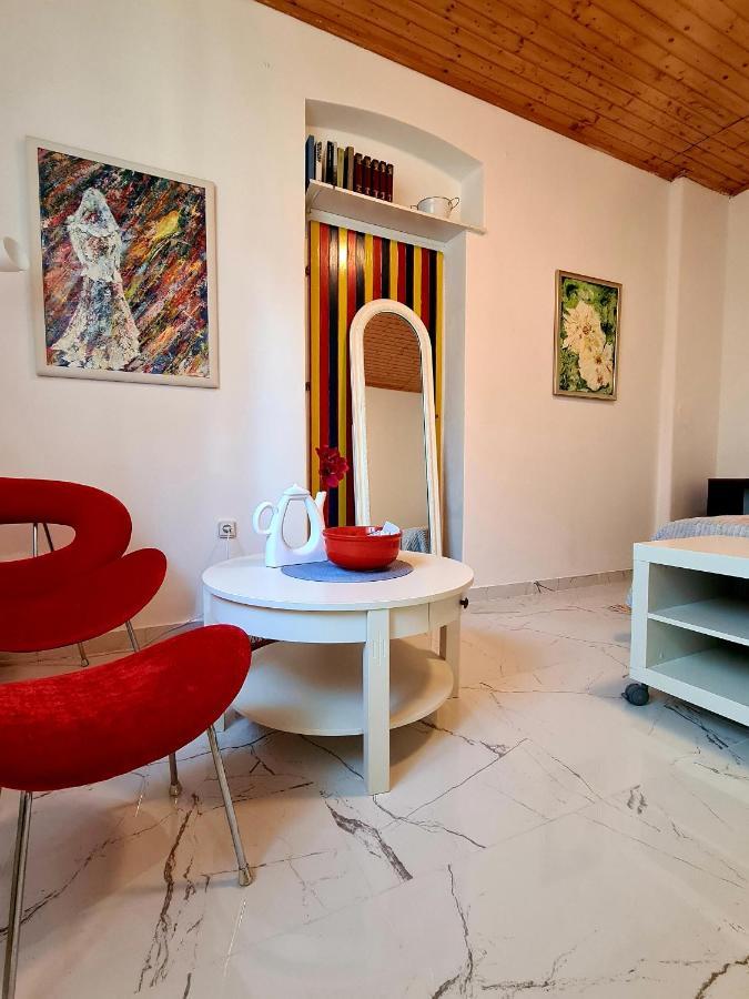 Yellow, Red & Blue Apartment สปลิท ภายนอก รูปภาพ